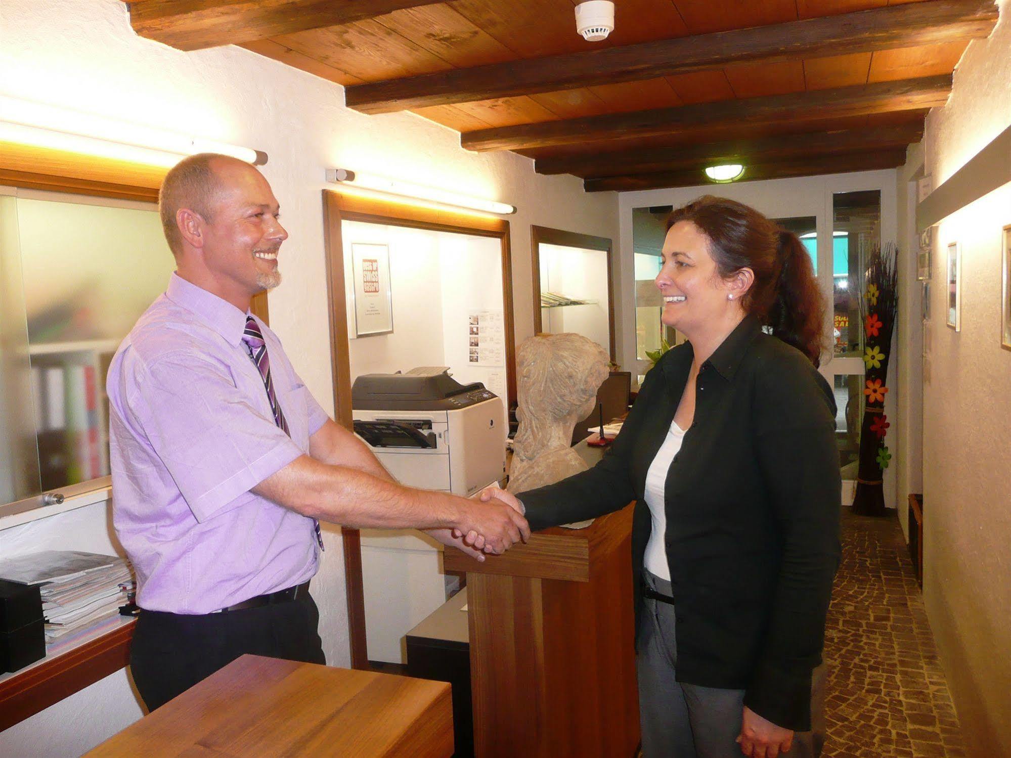 Zunfthaus Zu Wirthen Hotel Solothurn Bagian luar foto